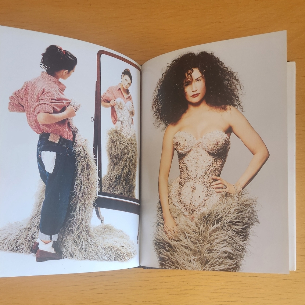 Assouline – Vivienne Westwood Universe of Fashion (1998) - Picture 12 of 16